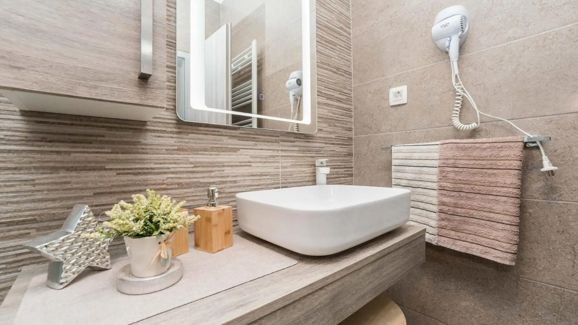 Villa Nicolle Only 50Meters From The Beach - By Ta Leut Agency Privlaka