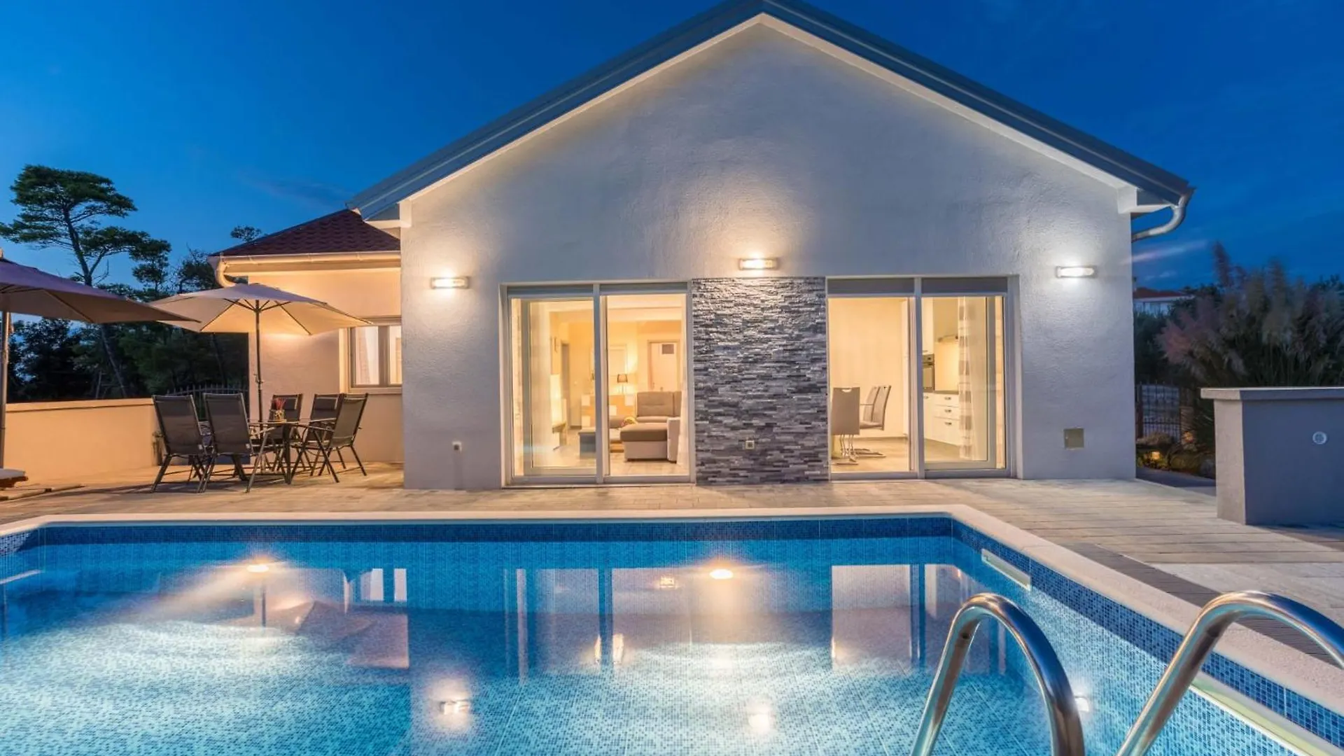 Villa Nicolle Only 50Meters From The Beach - By Ta Leut Agency Privlaka  Croatia