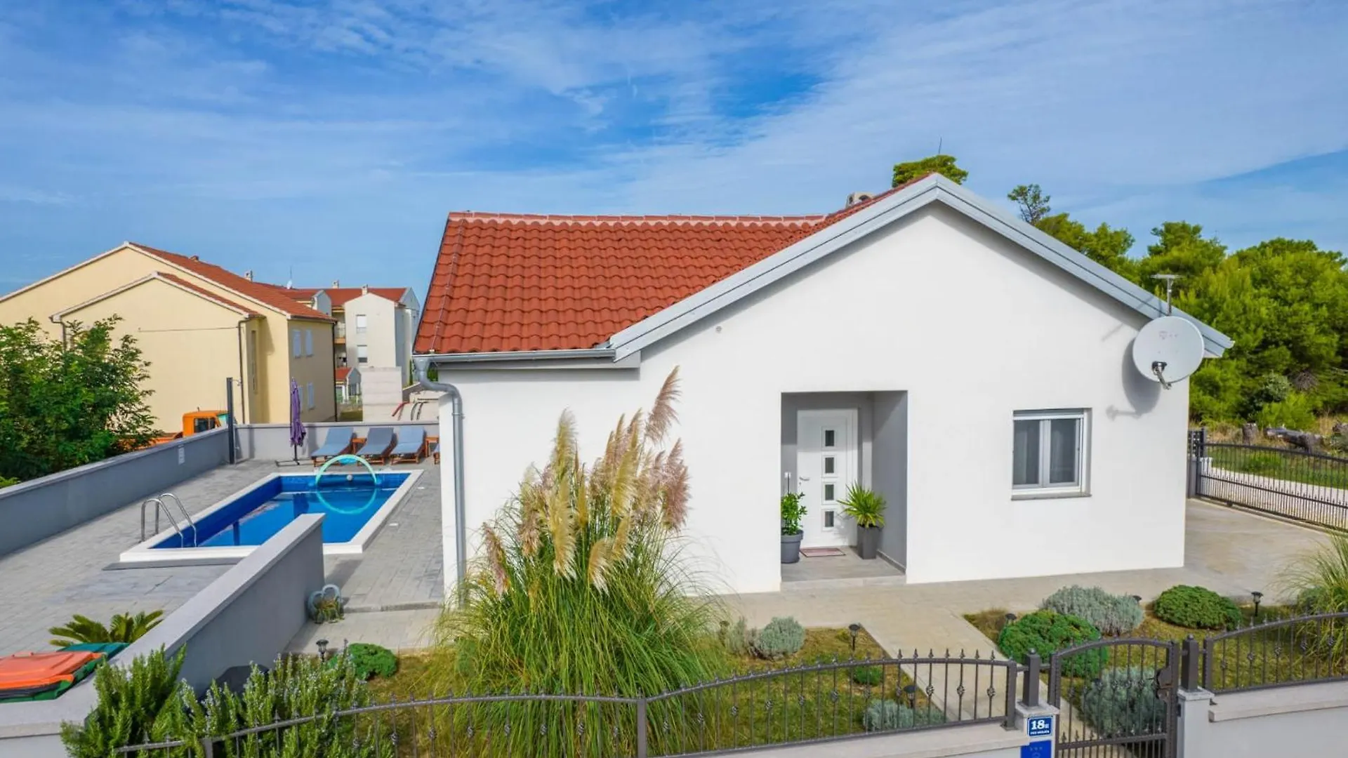 Villa Nicolle Only 50Meters From The Beach - By Ta Leut Agency Privlaka