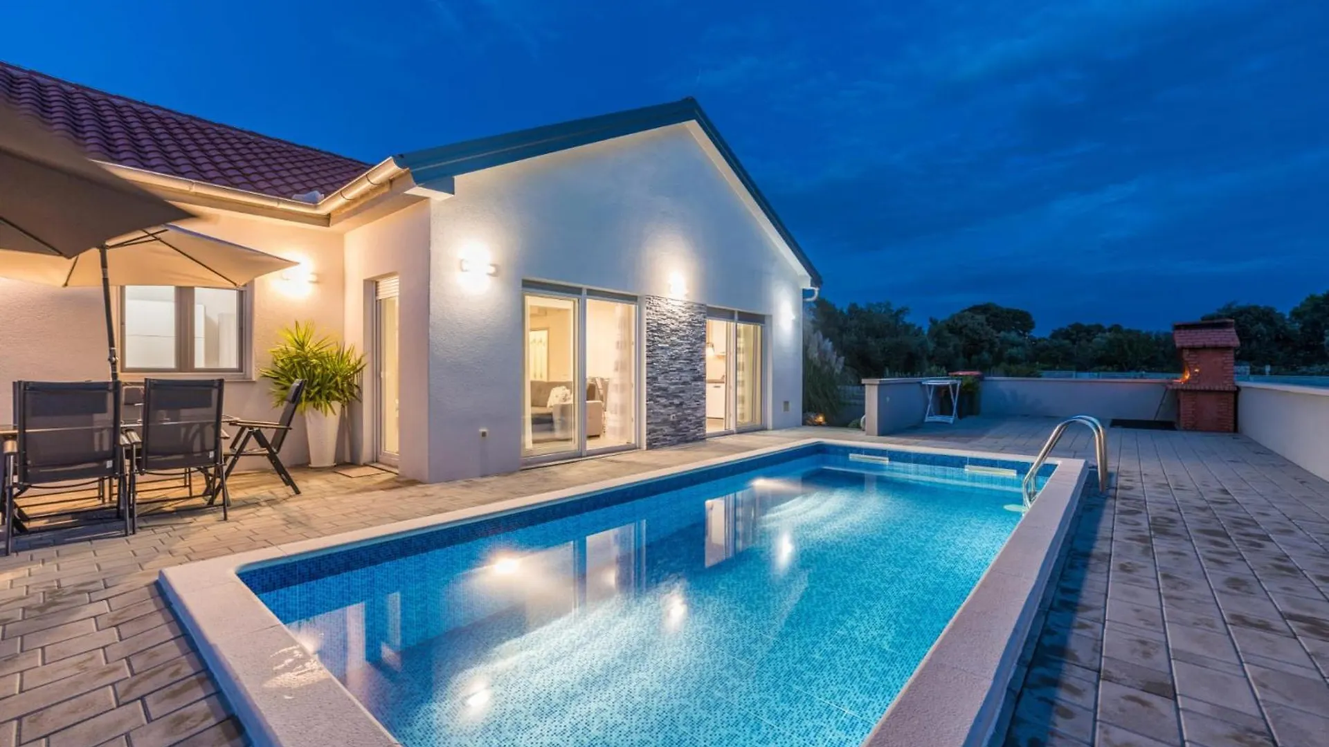 Villa Nicolle Only 50Meters From The Beach - By Ta Leut Agency Privlaka   Privlaka (Zadar)