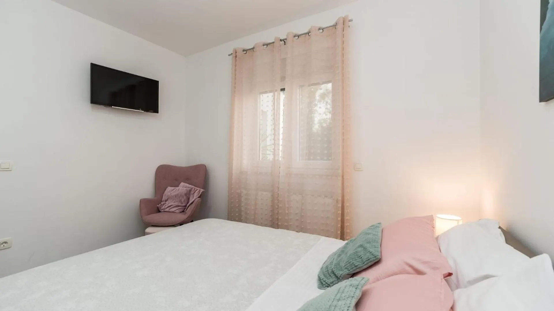 Villa Nicolle Only 50Meters From The Beach - By Ta Leut Agency Privlaka